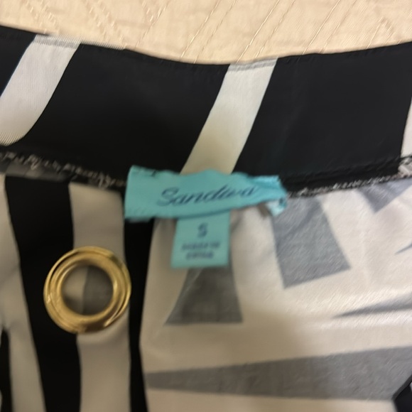 Sandiva Swimsuit Coverup - Picture 3 of 4